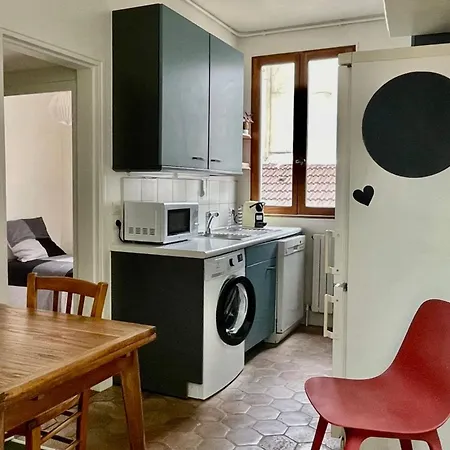 Bel Deux Pas Dhôtel De Ville-métro 11 Appartement Paris